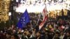 На акции протеста оппозиции в центре Тбилиси против решения властей Грузии приостановить переговоры о членстве страны в ЕС. 31 декабря 2024.