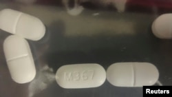 被美國緝毒局在加州北部收繳的氫可酮假藥片。（資料照）