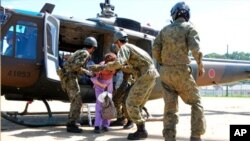 日本自衛隊運送物資到颱風災區