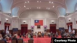 台灣總統蔡英文22日下午在總統府會見“北美台灣同鄉會回國訪問團”