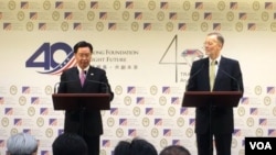 3月19日，美國在台協會處長酈英傑與台灣外交部長吳釗燮舉行聯合記者會，宣布成立“印太民主治理諮商”對話機制。（美國之音海倫拍攝） 