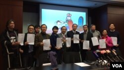 香港真普選聯盟宣佈舉行「一人一信」活動，邀請香港市民就政改諮詢發表意見。（美國之音湯惠芸攝）