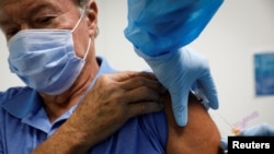 2020年9月24日美國佛羅里達州一名志願者接種冠狀病毒疫
