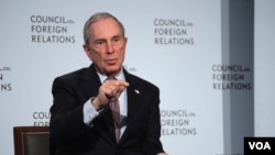 聯合國城市與氣候變化特使彭博。（美國之音章真拍攝）