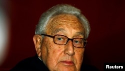 美國前國務卿亨利·基辛格在北京聆聽中國國家副主席習近平講話