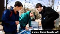 年輕選民關心氣候變化是否投票仍在未定之天。（資料圖片）