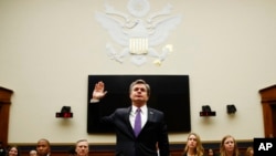 联邦调查局局长克里斯托弗·雷在众议院司法委员会宣誓作证。（2017年12月7日）