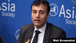 摩根斯坦利新興市場投資業務負責人魯奇爾夏爾瑪在紐約亞洲協會年度預測討論會上發言。(亞洲協會網站截圖)