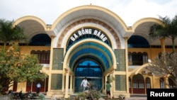 越南方面正清理同登火車站迎接金正恩﹐金正恩預計將乘火車抵達這個邊境口岸，然後轉車前往河內