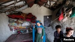 阿富汗儿童在喀布尔难民营