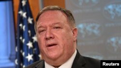 美國國務卿蓬佩奧在華盛頓就處理中國和伊朗問題以及抗擊新冠病毒疫情舉行記者會（2020年6月24日）。