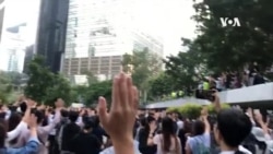 香港民眾對部分駐港部隊軍人走出軍營表達不滿與擔憂