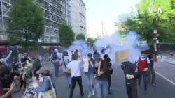 執法人員用催淚彈驅趕白宮附近和平示威者