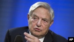 美国著名投资家乔治·索罗斯在柏林的一次研讨会上（2012年10月30日）
