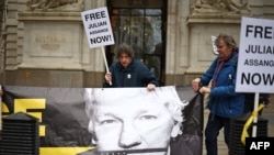 維基解密創辦人朱利安·阿桑奇（Julian Assange）的支持者們2024年4月10日在英國倫敦示威。 （法新社）