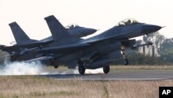 台湾嘉义空军基地的F-16战机。（资料照）