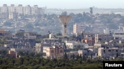 加沙被火箭彈擊中的水塔。