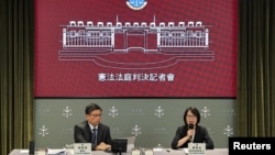 台湾宪法法院法官在台北就37名死囚提起的案件做出死刑有条件合宪裁决后举行新闻发布会。(2024年9月20日)