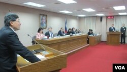 台灣立法院外交及國防委員會3月26號質詢的情形。（美國之音張永泰拍攝）