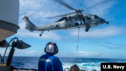 美國海軍2019年12月31日在菲律賓海展開訓練（美國海軍照片）