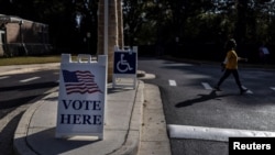 佐治亞州一處投票站，開放中期選舉提前投票。
