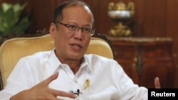 菲律賓總統阿基諾三世星期一在馬尼拉接受接受路透社訪問