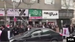 苏菲派示威者与警方冲突