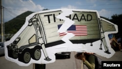 韩国星州发生抗议部署萨德导弹系统的示威。