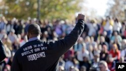 校內學生抗議要求校長下台