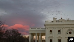 美国国会和白宫就美墨边境建墙资金的问题僵持不下导致联邦政府部分关闭