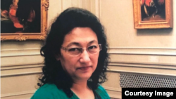 古麗仙·阿巴斯2016年在美國探親。（照片由如山·阿巴斯提供）