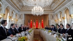 美国总统川普及其手下高官同中国主席习近平及其手下高官在海湖庄园举行双边会谈(2017年4月7日)