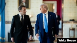 资料照：法国总统马克龙与美国总统特朗普 (2025年2月24日)