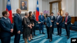 台灣總統蔡英文在台北總統府會會見到訪的澳大利亞參眾議員團。（2023年9月26日）