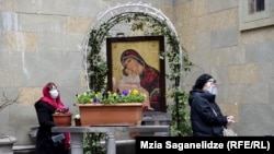 В Святотроицкой церкви на проспекте Чавчавадзе в Тбилиси. 