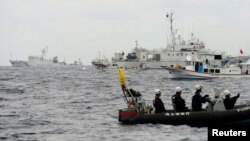 日本海岸警衛隊說，三艘中國海監船星期六進入兩國爭奪的尖閣列島周圍水域