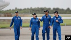 四名即将飞往国际空间站的宇航员于11月8号抵达佛罗里达州卡纳维拉尔角的肯尼迪太空中心。