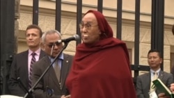 达赖喇嘛访捷克呼吁保护西藏生态和文化