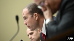 2023年7月26日，前国家不明异常现象工作组官员戴夫·格鲁什在众议院监督委员会国家安全小组委员会“不明异常现象”听证会上作证。（法新社照片）