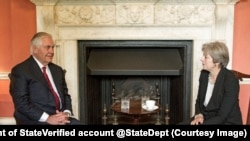 美國國務卿蒂勒森（左）9月14 日和英國首相特蕾莎·梅會談。