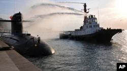 中國海軍核潛艇在青島潛艇基地參加核安演習