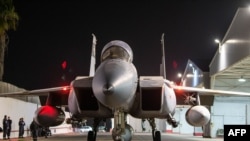 以色列一架戰鬥機離開機庫，準備執行轟炸任務。 (2024年10月26日)