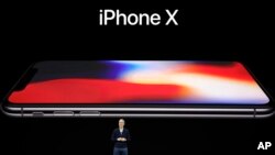 iPhoneX華麗亮相，蘋果公司CEO蒂姆庫克展示了公司的最新產品