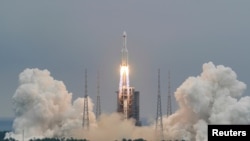 中國長征五號B遙二火箭2021年4月29日將空間站主艙發射升空（路透社轉發）