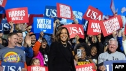 美國民主黨總統候選人，現任副總統賀錦麗（Kamala Harris）與支持者在匹茲堡的一次競選集會上。 （資料照）