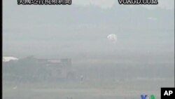 電視畫面顯示墜機現場。