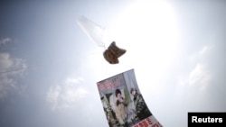 南韓活動人士星期六用氣球向北韓發放反金正恩傳單