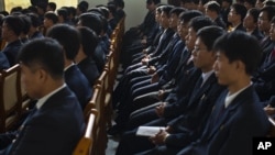 平壤科技大学的学生在听讲座。（2011年10月5日资料照）