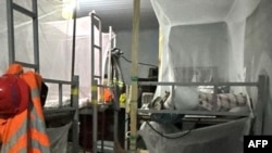 ຮູບພາບແຈກ​ຢາຍນີ້ເຜີຍແຜ່ໂດຍກະຊວງແຮງງານຂອງປະເທດບຣາຊິນ (MPT) ສະແດງໃຫ້ເຫັນການປະຕິບັດງານຊ່ວຍຊີວິດຄົນງານ 163 ຄົນຈາກ "ສະພາບທີ່ເໝືອນຂ້າທາດ" ໃນປະເທດບຣາຊິລ ບ່ອນທີ່ພວກເຂົາກໍ່ສ້າງລົດໄຟຟ້າສໍາລັບບໍລິສັດຍັກໃຫຍ່ຂອງຈີນ BYD, ເຈົ້າຫນ້າທີ່ກ່າວວ່າໃນ, ລັດ ບາ​ເຮຍ, ບ​ຣາ​ຊິ​ລ, 24 ທັນ​ວາ 2024.