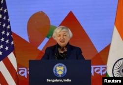 美國財長耶倫在印度班加羅爾舉行的二十國集團財長和央行行長會議的記者會上講話。 （2023年2月23日）